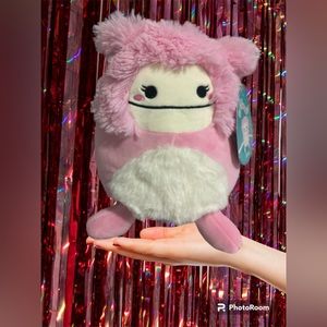 Brina the Bigfoot 7” squishmallows NWT